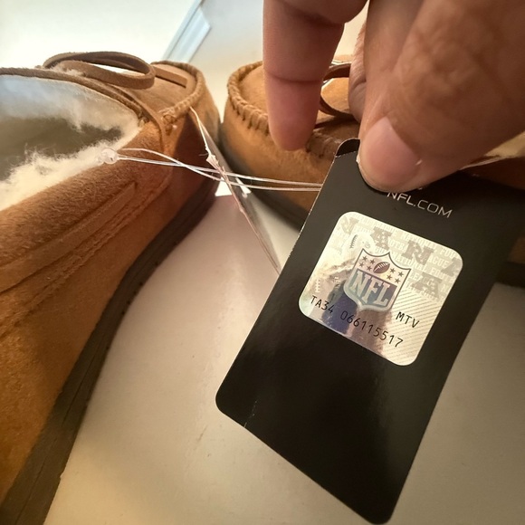 NFL DALLAS COWBOYS Forever Collectibles Tan Moccasin Slippers Size Large - Picture 8 of 10